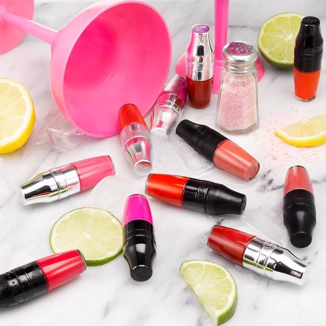 忘掉玻璃唇,现在是彩虹唇的时代了