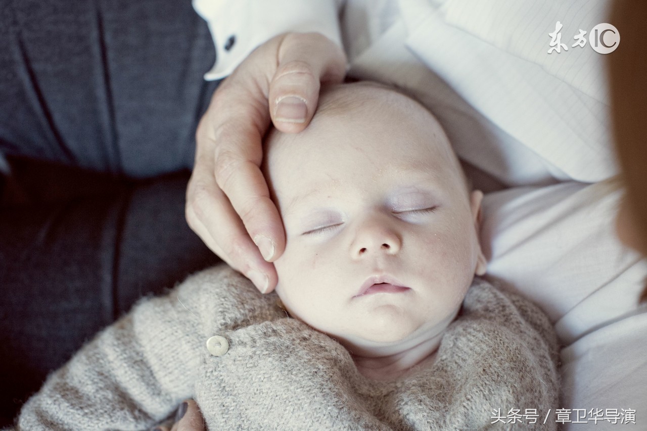 新生儿轻微肺炎要注意些什么,判断新生儿肺炎的2个简易方法