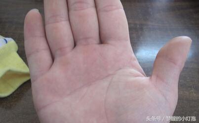 手相三条掌纹代表啥运势,据说手相的掌纹决定你今后的命