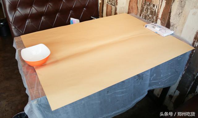 WTF？去南阳路吃海鲜，服务员把菜倒桌上就走，连筷子都没有？