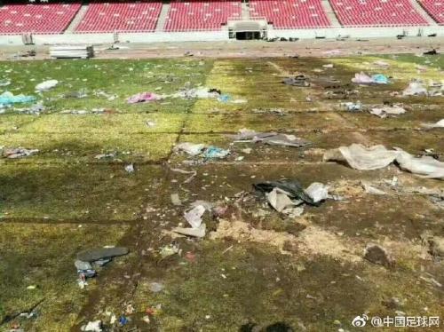 歌神张学友为什么不停地开演唱会,歌神张学友头发乱了演唱会现场