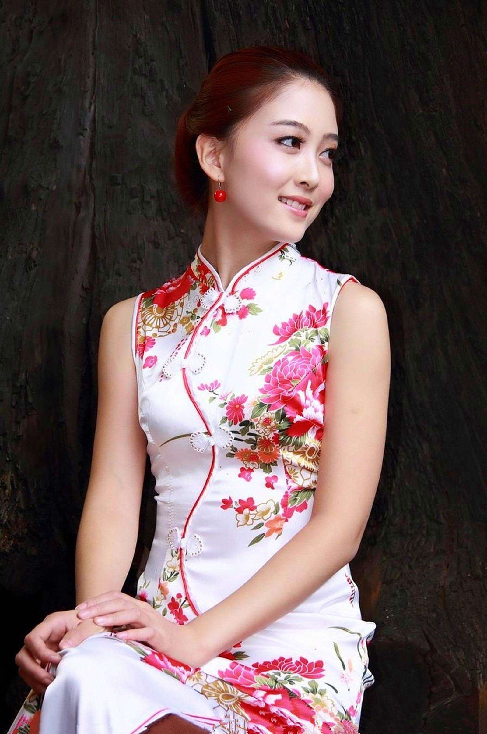 天生聚财的三大生肖女,这些生肖女步入中年又美又有钱