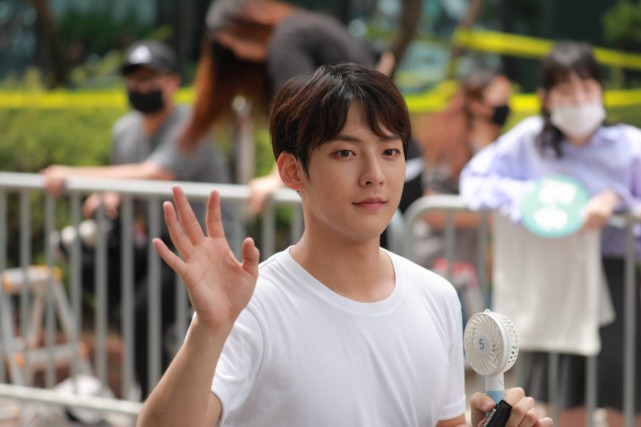 Apink被威胁事情爆发男子KBS藏爆炸物企图杀死Apink全员现场紧急疏散众歌手