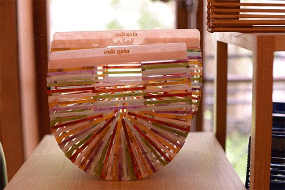 潜入后台！来看JessicaAlba和EmmaRoberts都爱CultGaia竹篮包实物图！