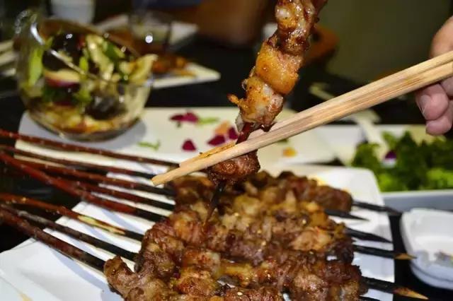 大连黑帮大哥招小弟，烤串江湖够狠你就来