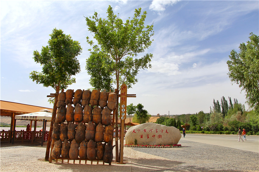 宁夏沙坡头旅游景区,关于宁夏沙坡头景点介绍