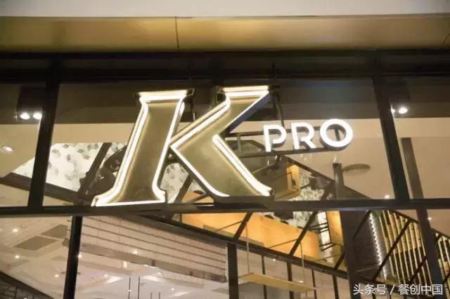 草木绿、工业风、无纸化点餐、小龙虾配朝日啤酒怎么潮怎么上