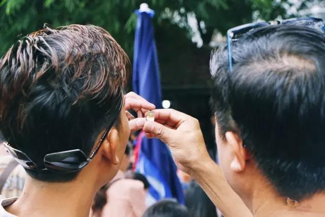 戴了三年玉镯子碎了是什么征兆,戴了3年的玉镯掉地上碎了