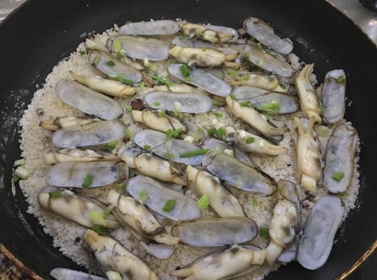 没有海盐如何做盐焗罗氏虾,家庭版盐焗蛏子的正宗做法