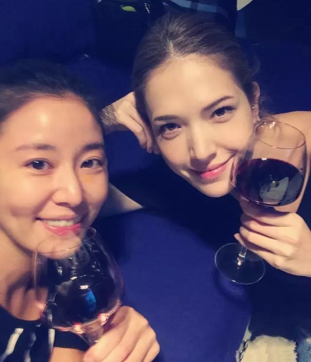 范冰冰林心如赵薇教你喝红酒养生,喝出妙龄肌肤