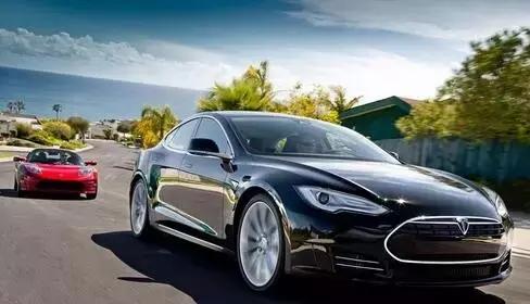 王思聪的狗坐私人飞机这和10多万的狗链比算什么？