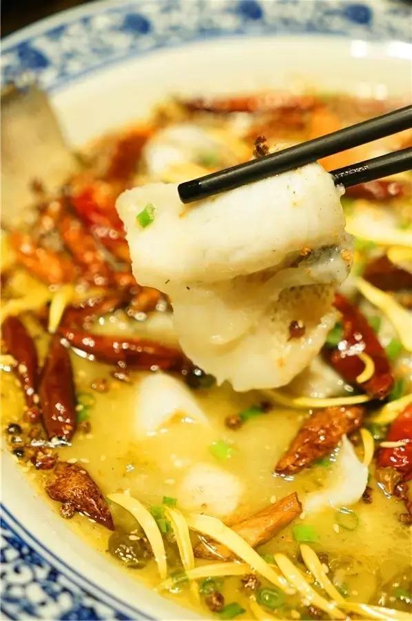 蒙眼用剪刀做面，服了！这么牛X的店居然系佛山的10年老字号！东家好吃才是硬道理！