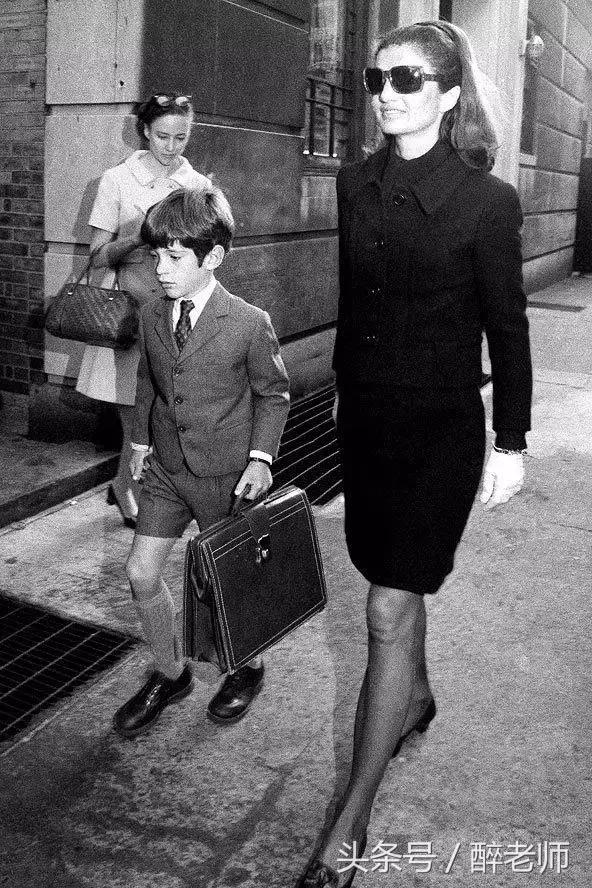 杰奎琳穿着带血的衣服,杰奎琳的眼泪音频