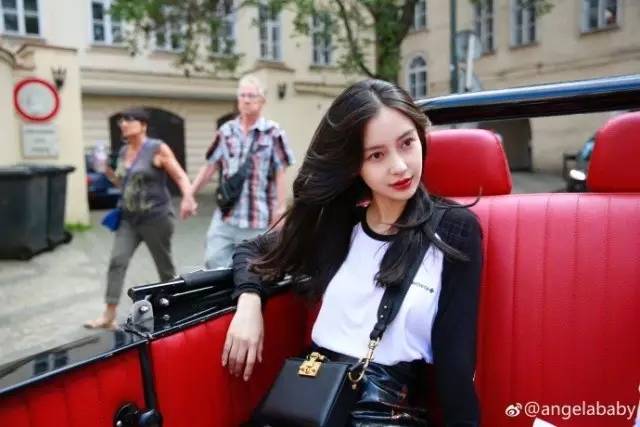 章子怡巴黎时装周白色休闲,章子怡米兰时装周白色裤裙