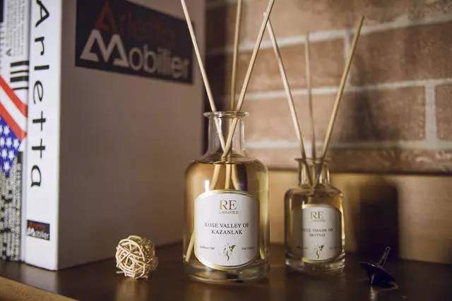 这个长得像胡歌的帅小伙，把张爱玲装进了一个香水瓶，还把有故事的香水做成了一辈子的事业