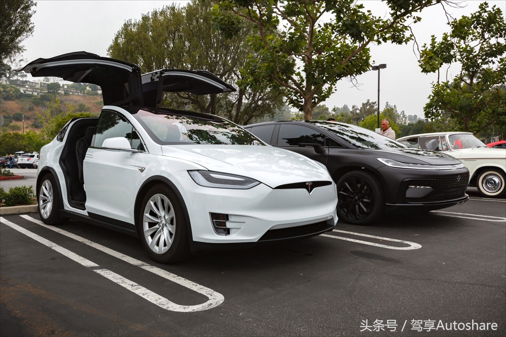 新特斯拉新款modelx评测,路遇特斯拉modely