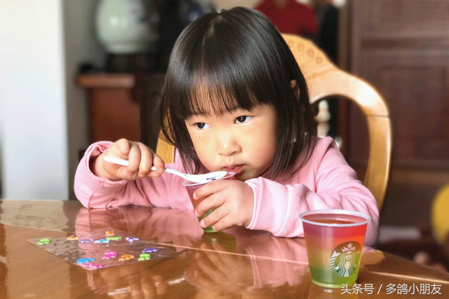 彩虹布丁果冻甜品,彩虹果冻的做法是什么