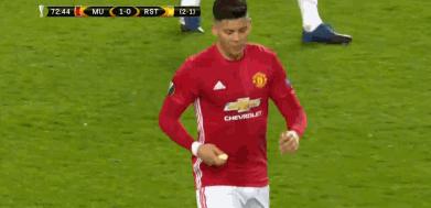 足球场上的奇葩操作,足球上的奇葩场面