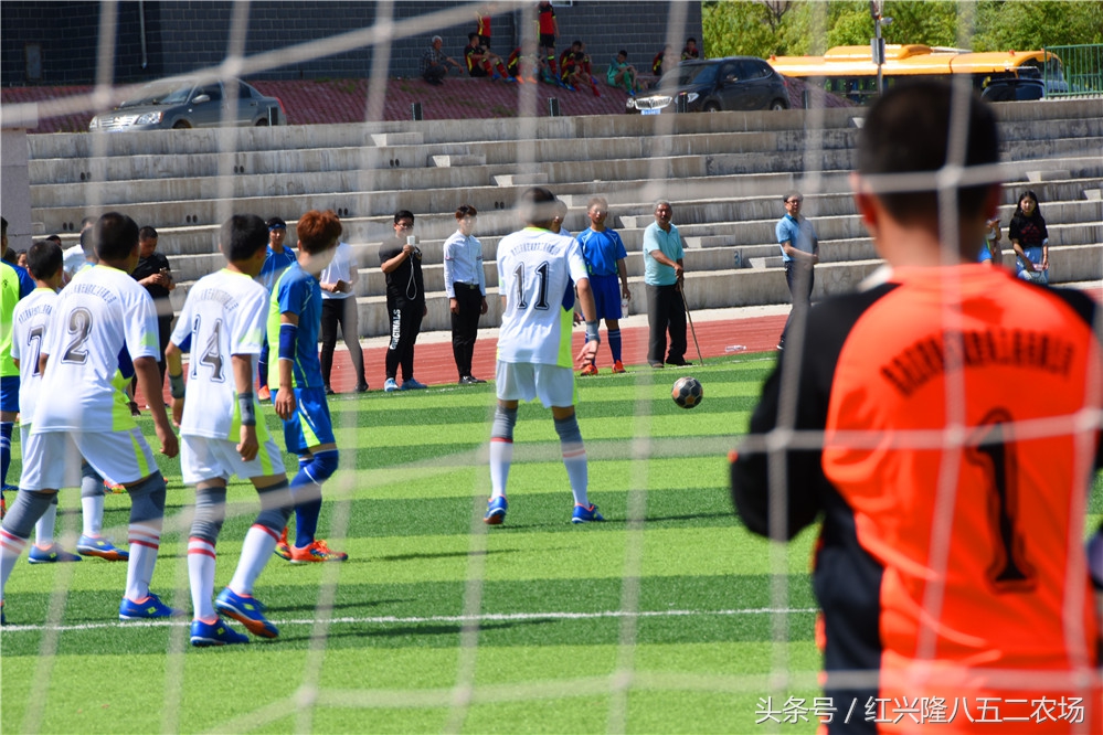 红管局校园足球赛在八五二中学进行