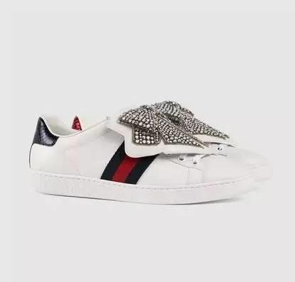 杨幂一口气买了十双的鞋,杨幂穿的薄荷绿运动鞋