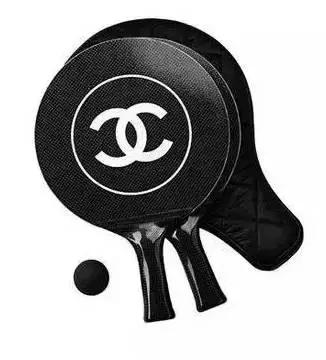 Prada卖185美刀的回形针被群嘲，那你让LV、爱马仕、superme怎么办？