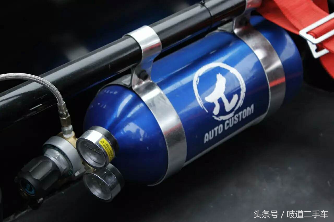 爆改五菱不算啥，氮气加速的捷达来虐他