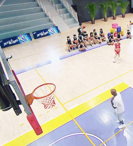 约吧大明星鹿晗照片,鹿晗扣篮