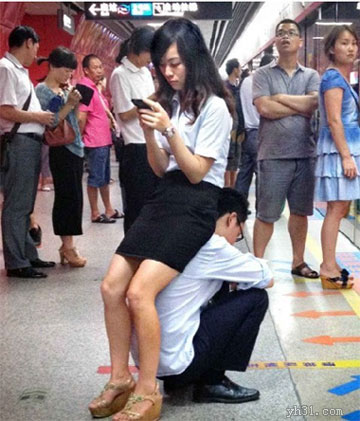 大家都成年人了有什么事不能做,大家都是成年人了有些事没必要说