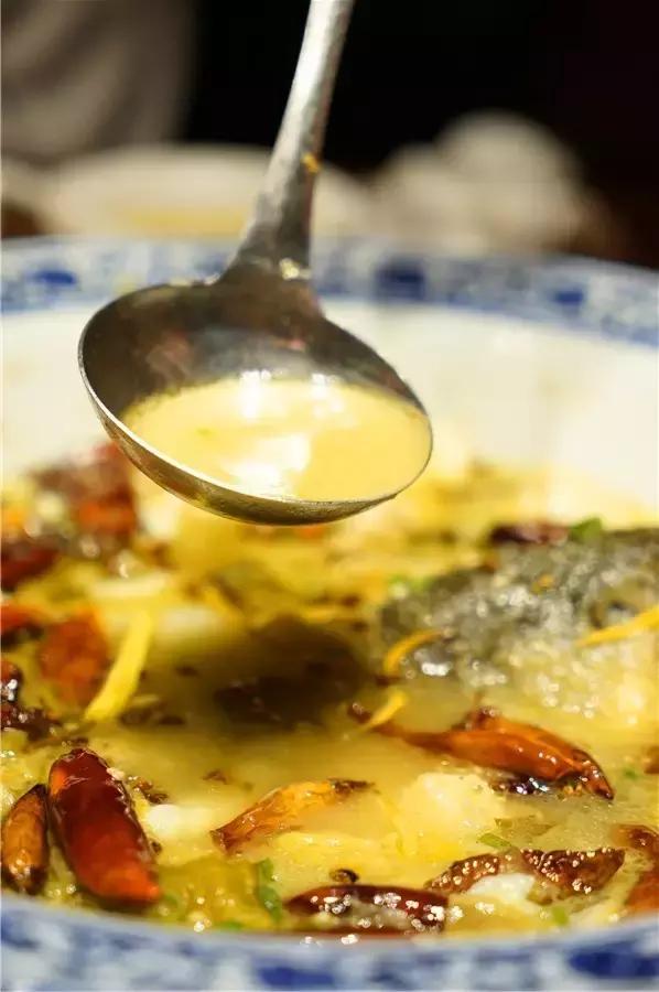 蒙眼用剪刀做面，服了！这么牛X的店居然系佛山的10年老字号！东家好吃才是硬道理！