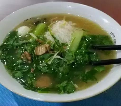 一个老外说一年之内吃遍成都,一个老外说要在一年内吃遍中国