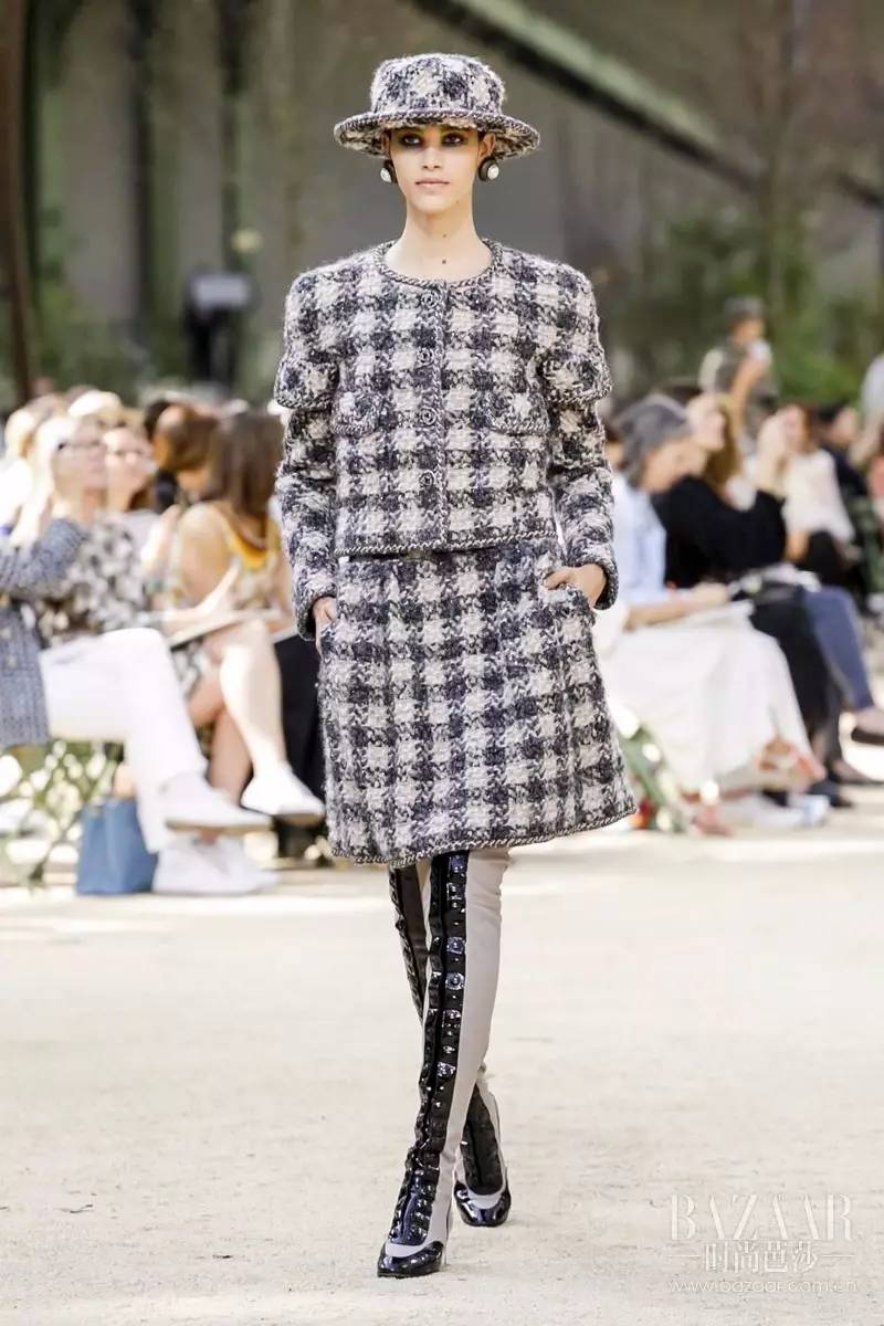 埃菲尔铁塔法国巴黎的浪漫地标,chanel秀场埃菲尔铁塔