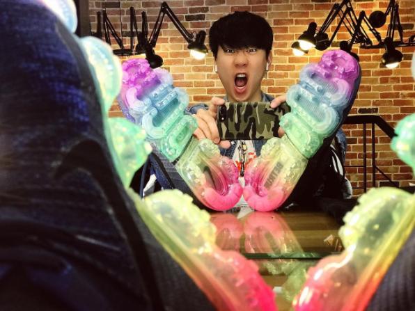 JJ一早晒新鞋穿搭很特别