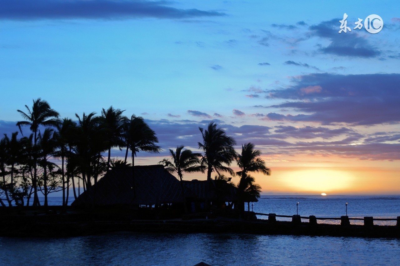 1000元的斐济水,超市20块钱的水