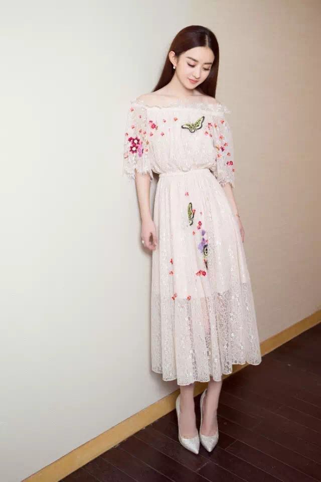 平胸是由什么决定的,平胸是生理特征吗