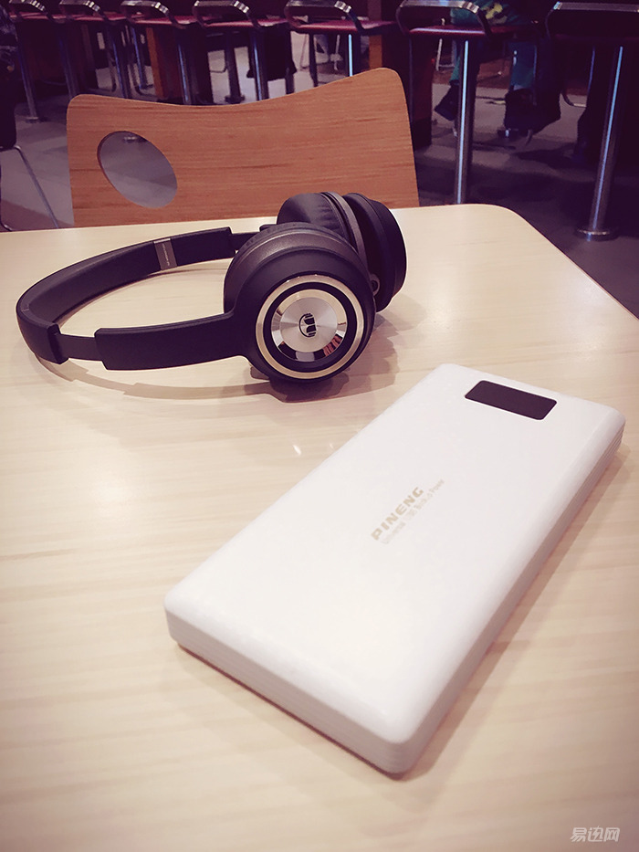 物美价廉最值得购买的移动电源,值得购买的大电池手机