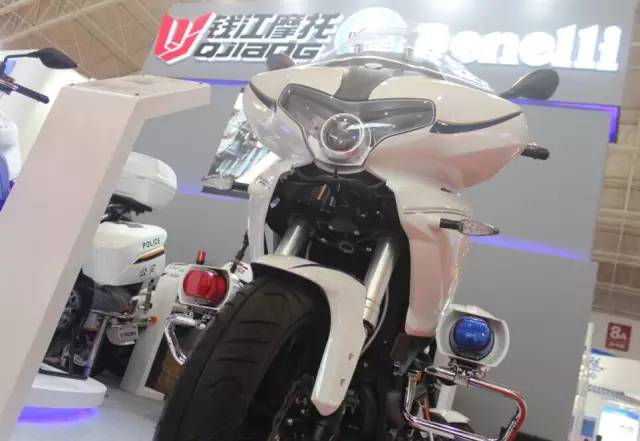 蓝巡300新款价格,300蓝圈夜光效果