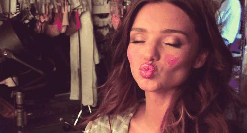 爱笑的女生运气不会差手绘,爱笑的女生运气不会差但会有皱纹