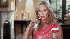 为什么我买的口红只会沾杯,为啥越大牌口红越容易沾杯