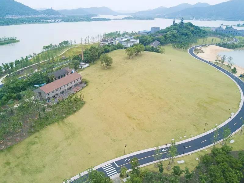 少女心美炸！大杭州竟然藏了条七彩跑道，柠檬黄、蒂芙尼蓝、墨色绿……现在去还能看到十里荷花……