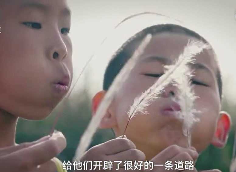 废旧轮胎陪孩子锻炼,废旧轮胎练体能