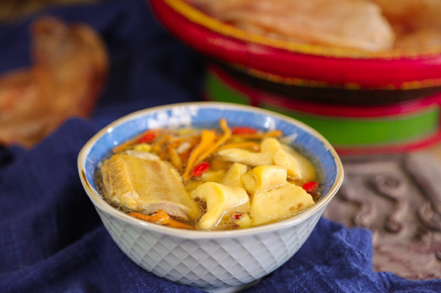 虫草花番茄排骨汤做法,美味营养海参汤