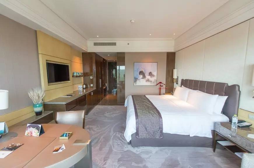 一天吃四五顿饭不长肉才怪,一天吃四顿不胖都不行