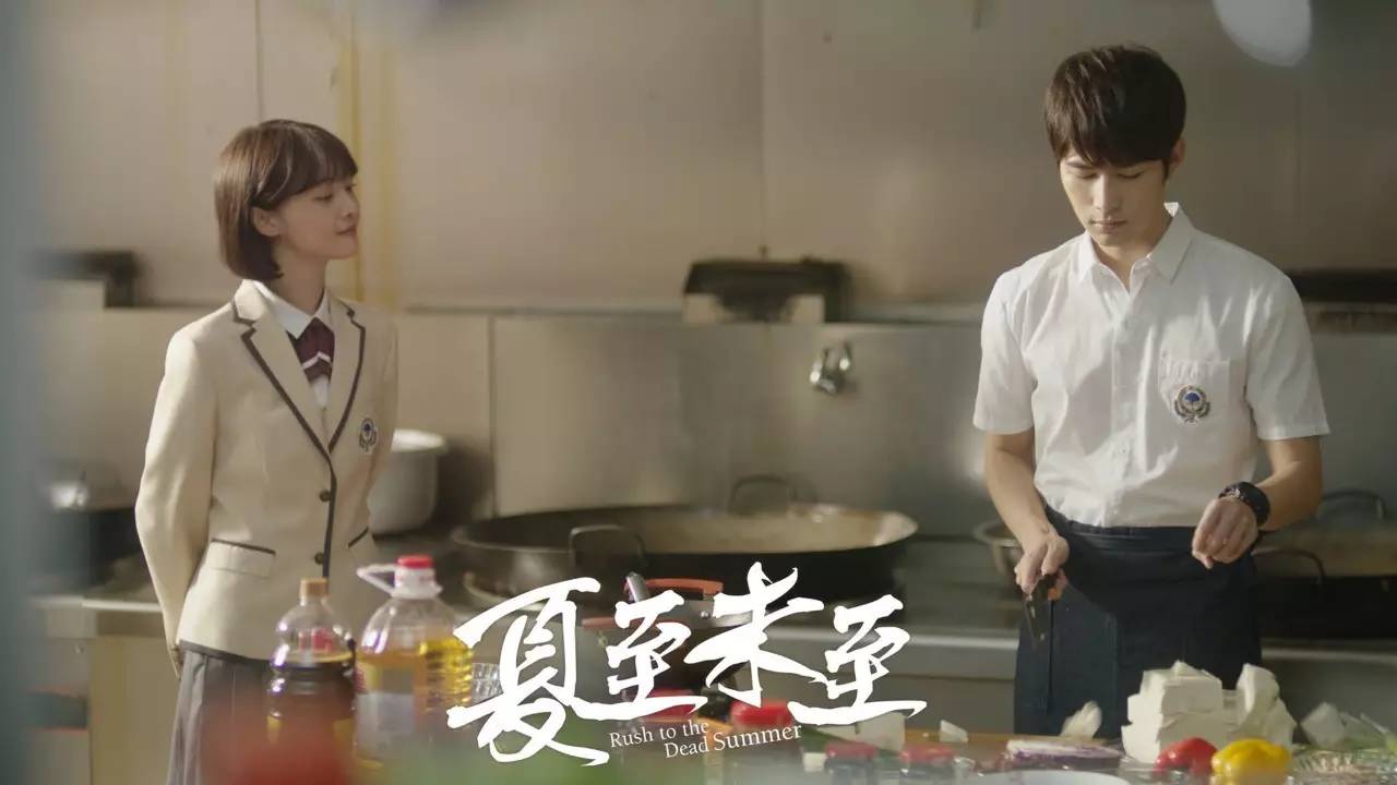 郑爽泪沟、眼袋明显到糊住镜头，学生*党**们的通病该怎么治？