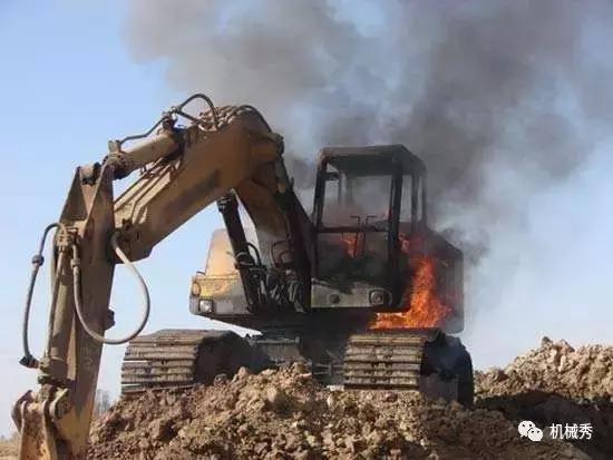二手小型挖掘机市场及挖机价格,二手挖机市场的坑是什么