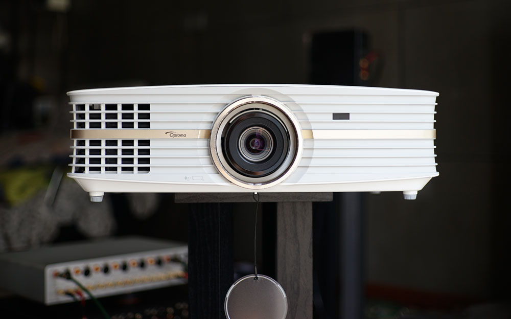 奥图码高流明4k投影机,奥图码uhd506投影机测评