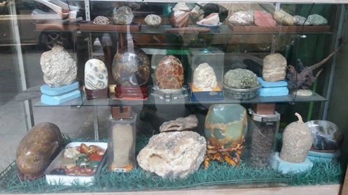 奇石圈藏品视频,奇石的摆放位置有什么讲究