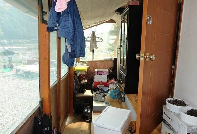 闺蜜远嫁韩国农村,闺蜜嫁到农村见到房子惊呆了