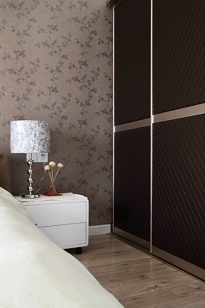 武汉老园艺师为讨好老伴,毅然把卧室窗台巧变花园式榻榻米!