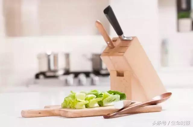 家里菜板用久了怎么处理,塑料菜板脏了怎么洗