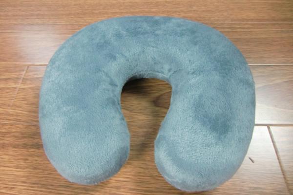 农村套牲口用的套引子，成了人们喜爱的U型枕头